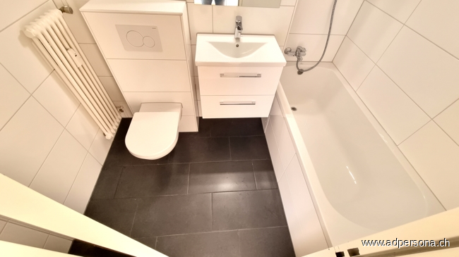 Badezimmer andere Ansicht Etagenwohnung Basel