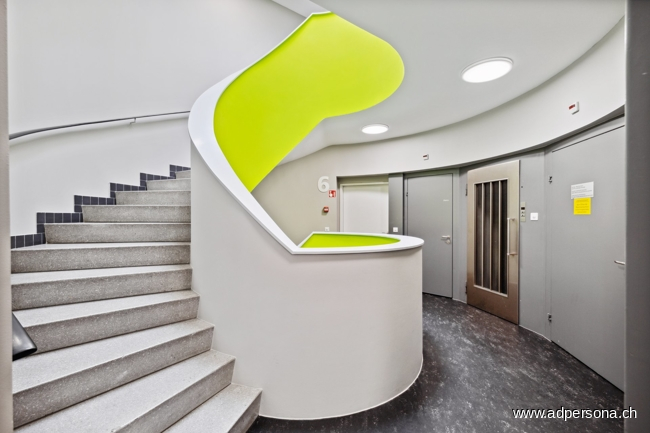 Treppenhaus mit Lift B�rofl�che Basel