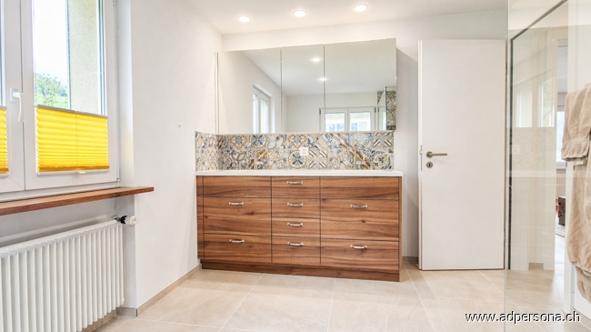1. OG Badezimmer mit Doppellavabon und Dusche 02 - Kopie Einfamilienhaus Reigoldswil