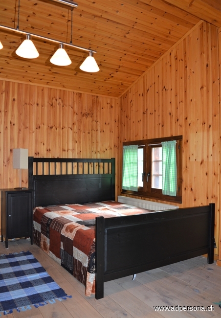 Zimmer im OG mit 20qm und hohen Decken Chalet Embd