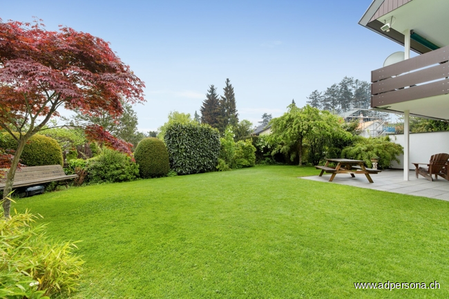 Garten und Sitzplatz Ost Doppelhaush�lfte Reinach (BL)
