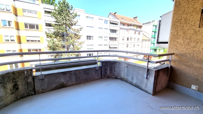 Balkon andere Ansicht Etagenwohnung Basel