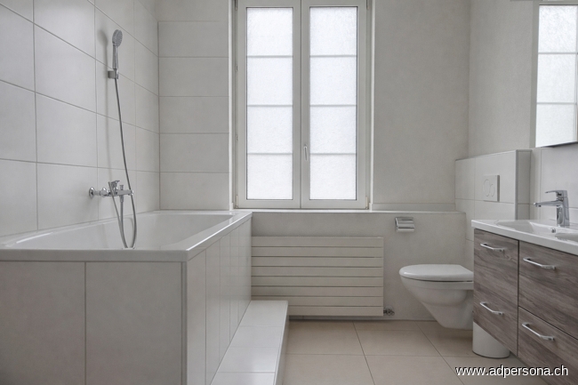 Haus 12 2. OG Badezimmer mit Badewanne Wohn- / Gesch�ftshaus Niederdorf