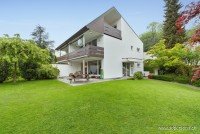 Bild (9d9ca756799c495c49a2d9514ec68149): Doppelhaush�lfte mit Traumgarten