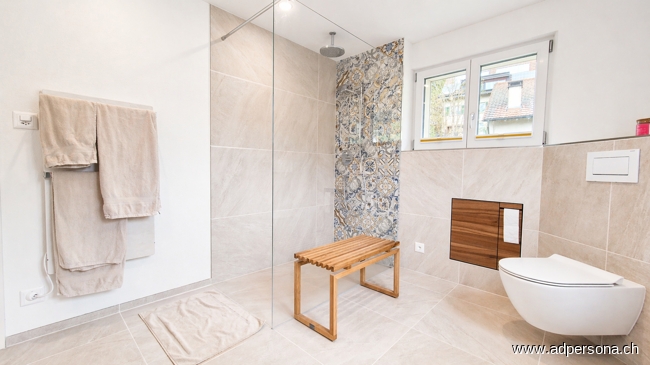 1. OG Badezimmer mit Doppellavabon und Dusche 03 - Kopie Einfamilienhaus Reigoldswil
