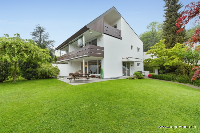 Aussenansicht mit Garten Doppelhaush�lfte Reinach (BL)