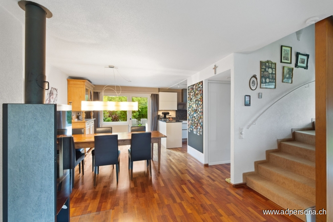 Wohnzimmer Richtung Essbereich und K�che Doppelhaush�lfte Reinach (BL)