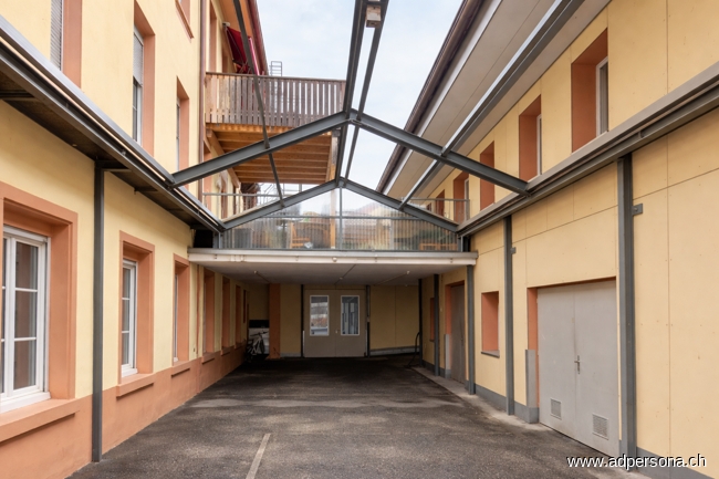 Hinterhof Wohn- / Gesch�ftshaus Niederdorf