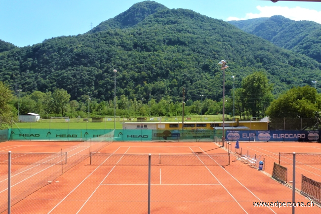 3 Tennispl�tze mit Flutlicht und... Sportanlage Verscio
